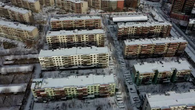 下雪后俯瞰住宅区居民区雪景小屋雪景航拍小