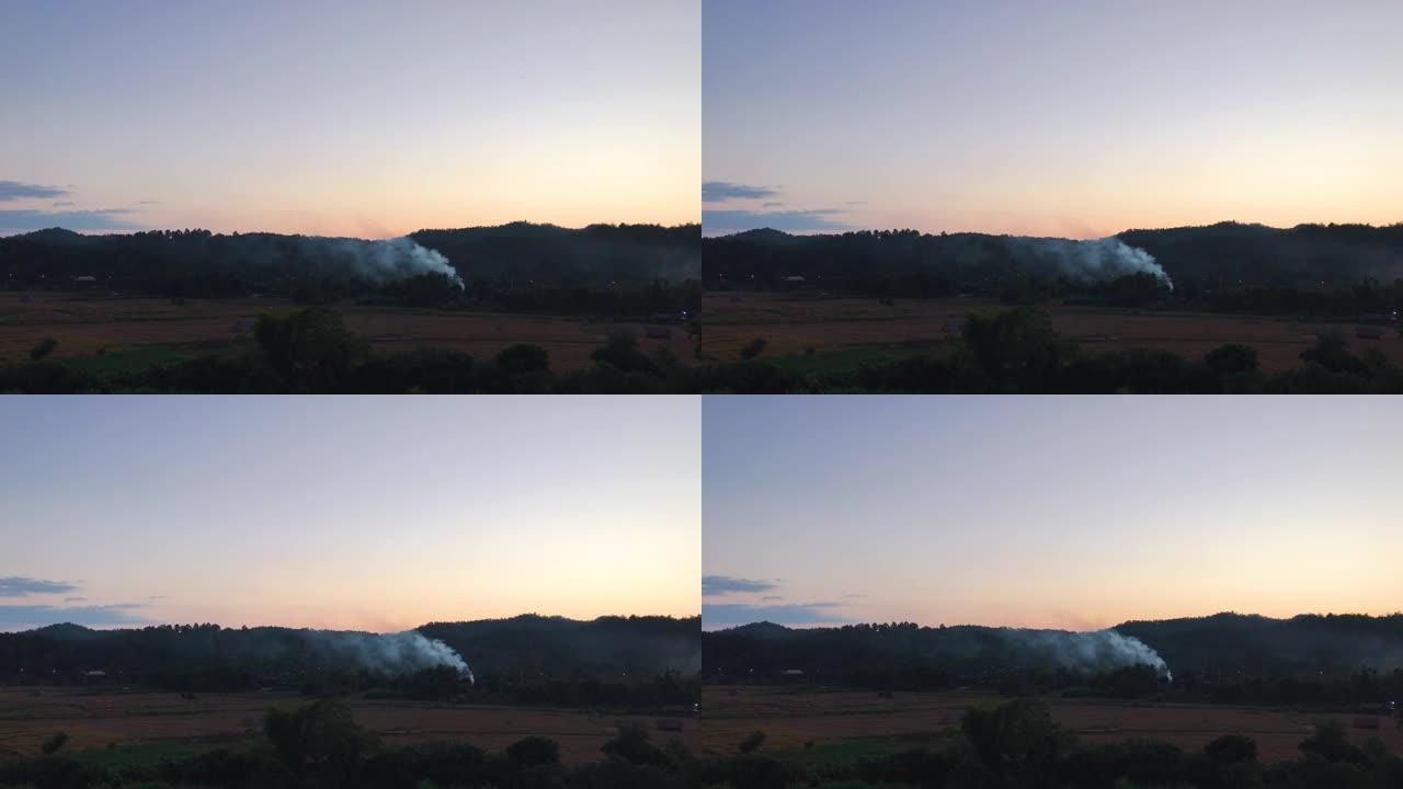 在日落时间看山景的烟雾