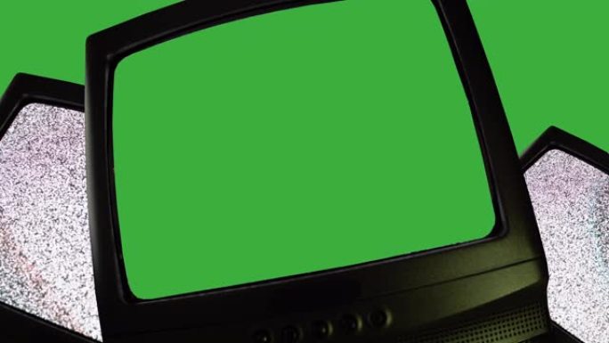 旧复古电视绿屏开关机，噪音静电。70年代风格的电视首先显示绿屏，然后显示噪音干扰。老式电视，屏幕上闪