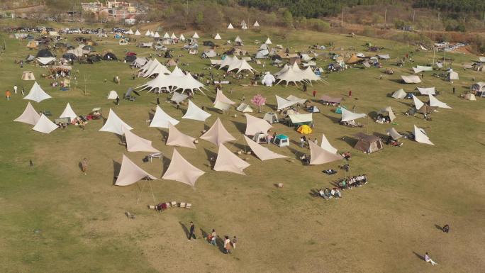 露营航拍户外露营地踏青假期休闲金海湖航拍