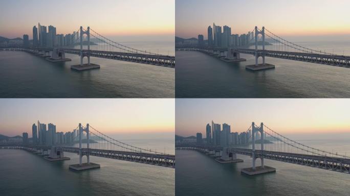 韩国釜山市和釜山广安的美丽空中景观在早晨和太阳升起。