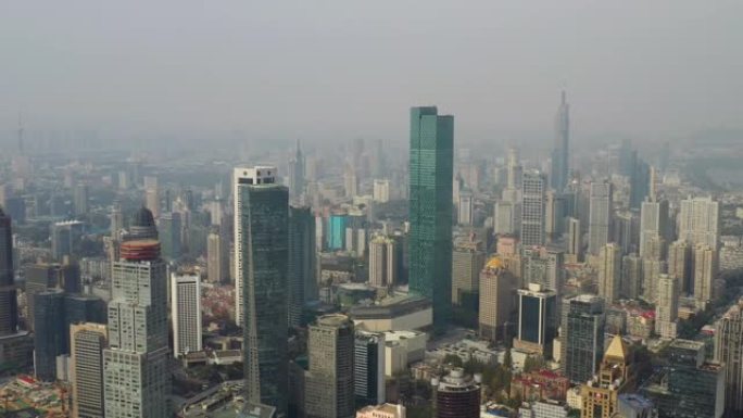 飞越南京市阳光明媚的日落市中心著名塔空中全景4k中国