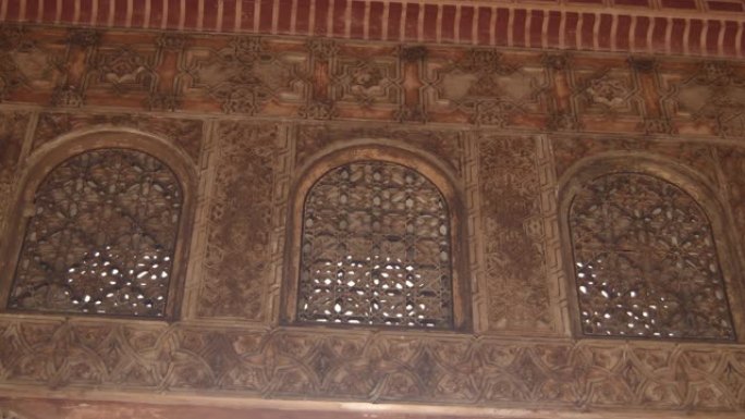 西班牙马拉加阿尔卡扎巴纳斯里德宫殿的窗棂