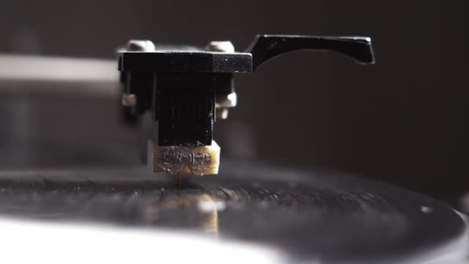 旧黑胶唱机特写选择性对焦。怀旧，复古，旧音乐