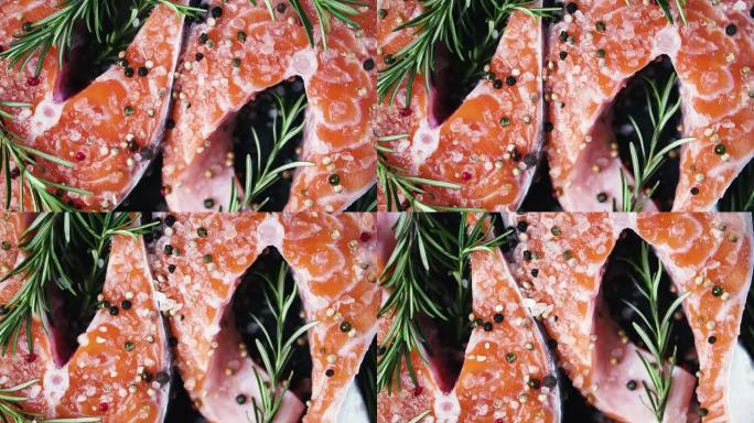 喜马拉雅盐滴在生鲑鱼牛排上，混合胡椒，迷迭香和柠檬，俯视图，旋转，慢动作。健康食品的概念。