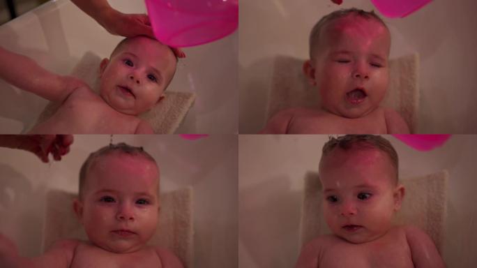 好奇的小婴儿正在洗个热水澡