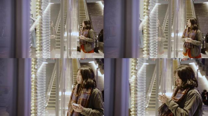 女人在城市的圣诞节假期购物。