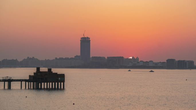 湖面日落夕阳唯美延时  橘色的湖面天空