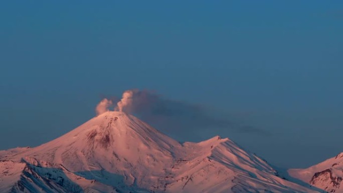 火山的延时日落