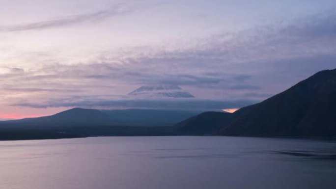 富士山在日本山梨本津湖的延时