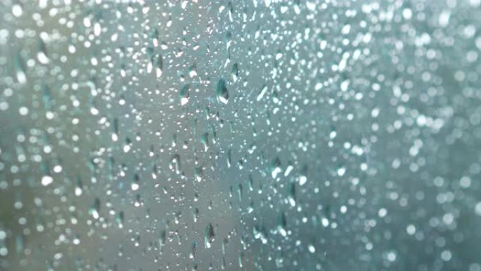 湿玻璃窗覆盖着4k慢动作60fps的水滴