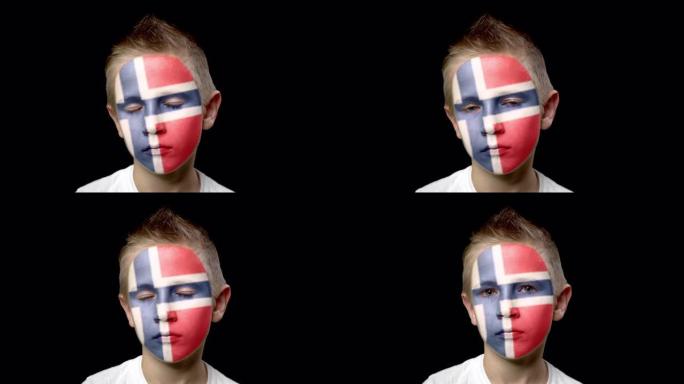 挪威足球队的伤心球迷。脸上涂着民族色彩的孩子。