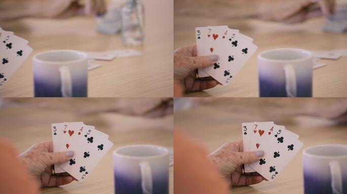 扑克牌-在扑克期间将其平移到纸牌上