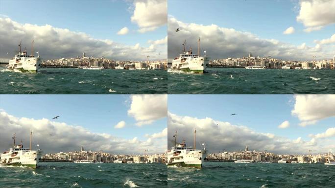 博斯普鲁斯运河上美丽的观光船。桥的背景是一艘观光船。土耳其伊斯坦布尔