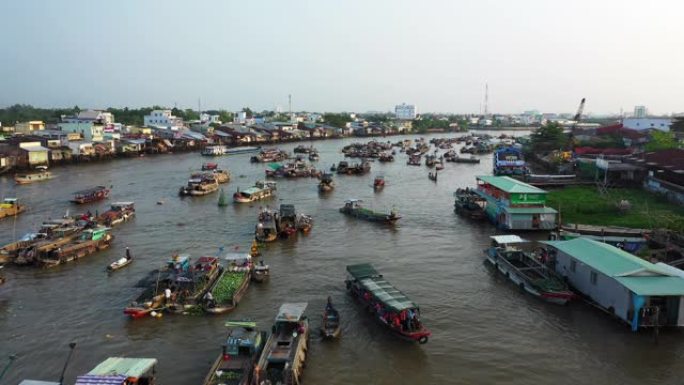 蔡朗浮动市场的全球视野，当地人向越南芹苴交换商品