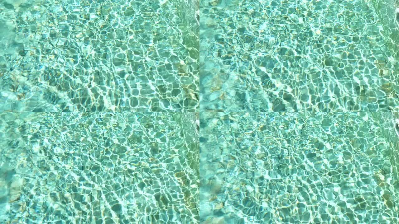 绿松石绿色地表水的反映