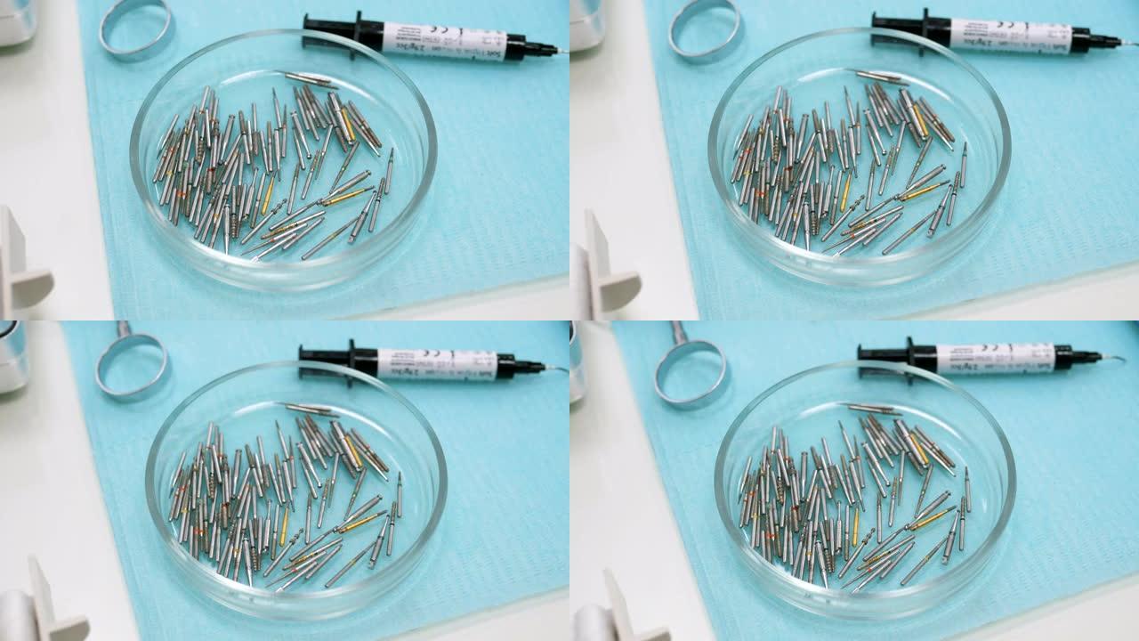 金属牙钻喷嘴位于透明培养皿中