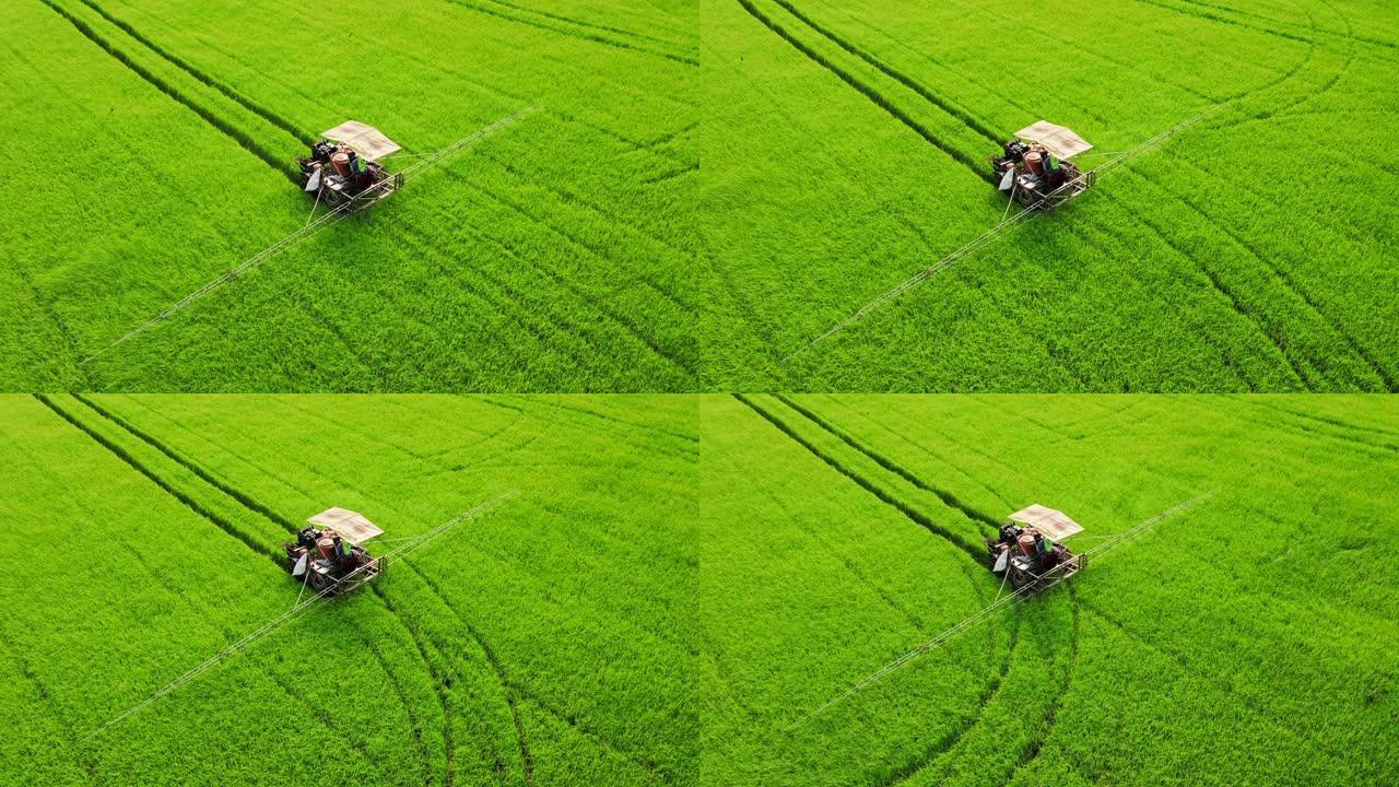稻田上的鸟瞰杀虫剂喷洒机。