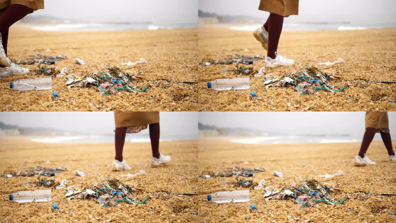 女孩在废弃的垃圾中扔塑料瓶水