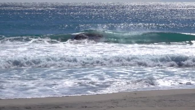 波浪飞溅大海沿海自然风光水面水景