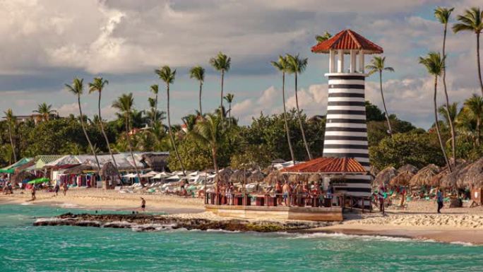 带灯塔的多米尼加海滩景观的时间流逝