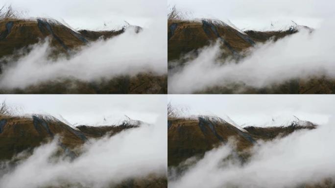 云中的阿尔卑斯山。雪顶