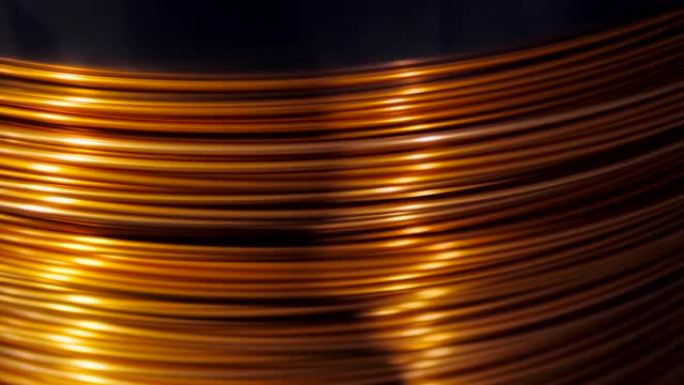 特写线圈的旋转并包裹铜线。电缆制造。