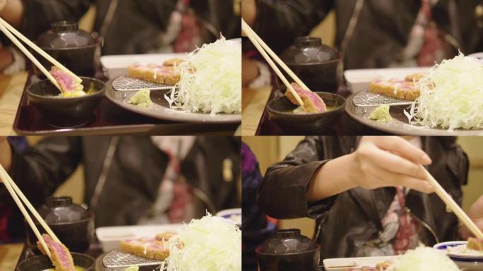 年轻的亚洲女性在东京餐厅享用晚餐日本料理、和牛肉排、日本料理: 日本蒸米饭上的炸猪排
