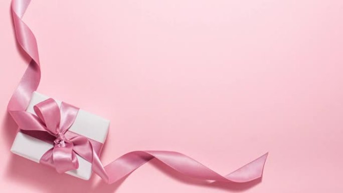 礼品概念。从上面赠送带蝴蝶结的盒子，粉色有复制空间