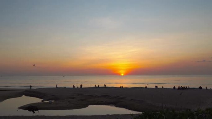 太阳落到海里夕阳