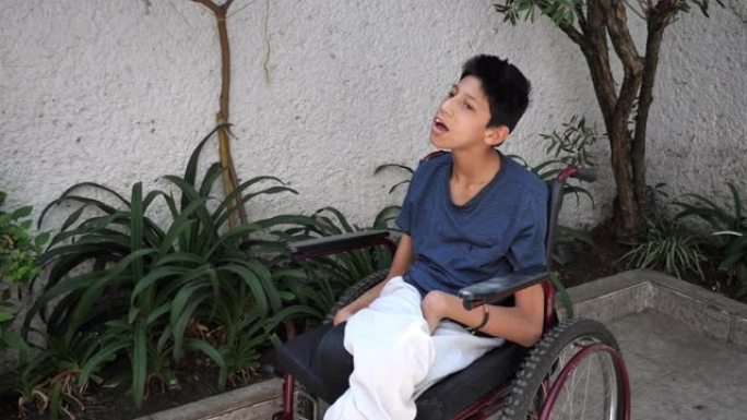 患有晚期残疾的拉丁裔男孩在日托中患有celeral麻痹