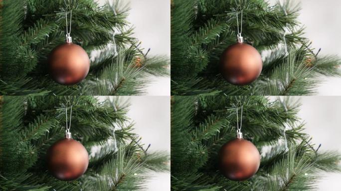 豪华哑光彩色小摆设挂在圣诞树上，点灯闪烁4K