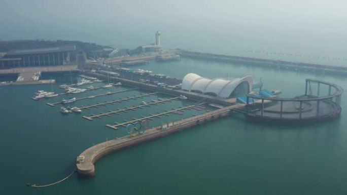 晴天青岛市著名奥林匹克湾码头空中全景4k中国
