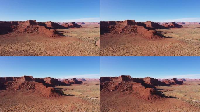 美国西部干燥沙漠中带有红色岩石的峡谷空中