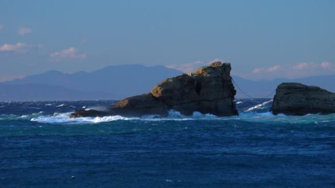 岩石上的波浪和风暴海景 | 静冈库美海岸