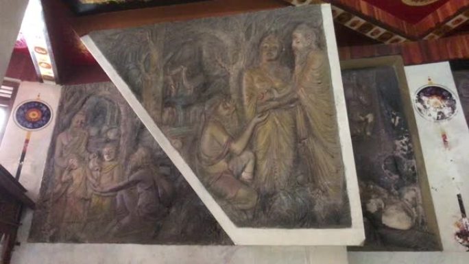 斯里兰卡康提，2019年11月20日，巴伊拉沃坎达·维哈拉佛像室，配有不规则形状的石画