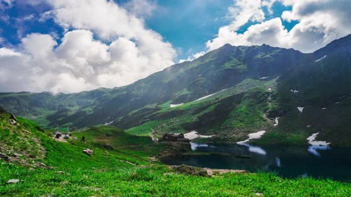 罗马尼亚，TRANSFAGARASAN，锡比乌-8月15日2019美丽的湖泊时间流逝视频与山脉和惊人