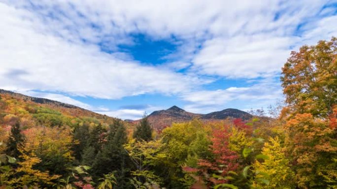 秋季色彩季节的壮丽山景，云朵动人