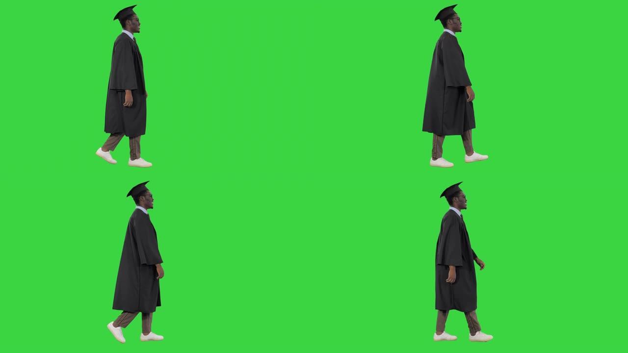欢快的非洲研究生在绿屏上与文凭跳舞，色键