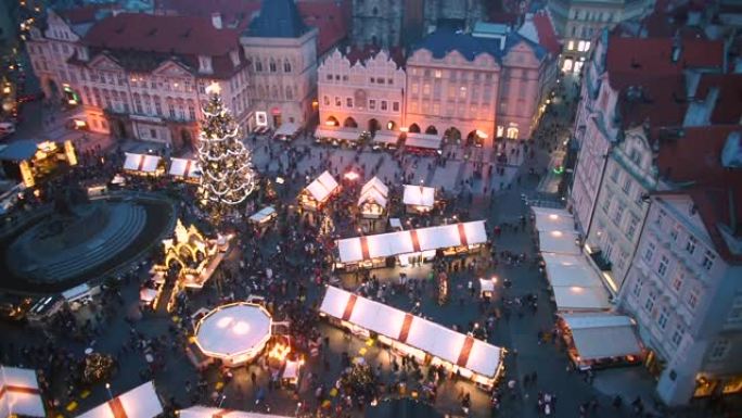 布拉格老城广场的圣诞市场。