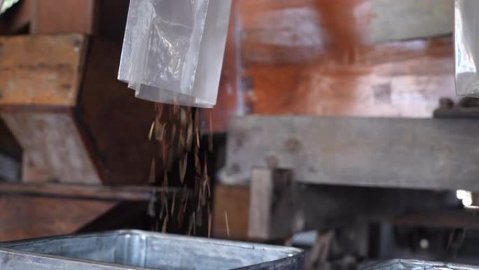 碾米慢动作视频素材升格碾米机劳动者日用品