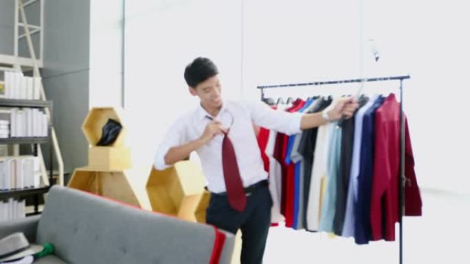 亚洲男人博主播放在线销售产品的视频。网上购物概念