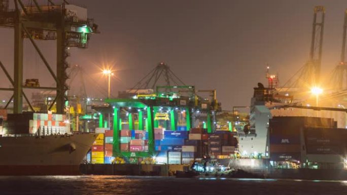 新加坡夜间工业港口的起重机和集装箱船，夜间延时视频