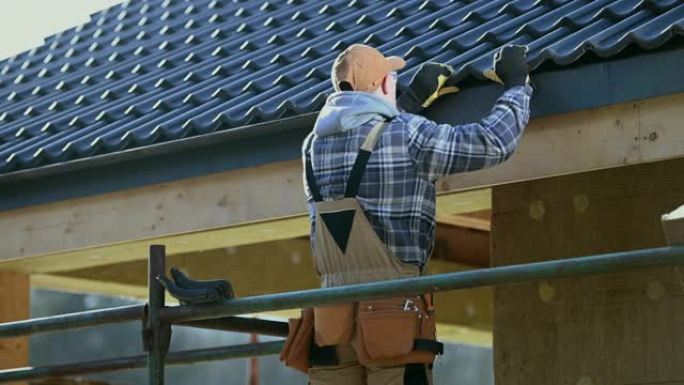 屋面行业。瓷砖房屋屋顶结构。