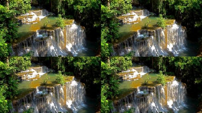 Huay Mae Kamin瀑布4楼深森林中的瀑布，是泰国北碧府Khuean Srinagarind