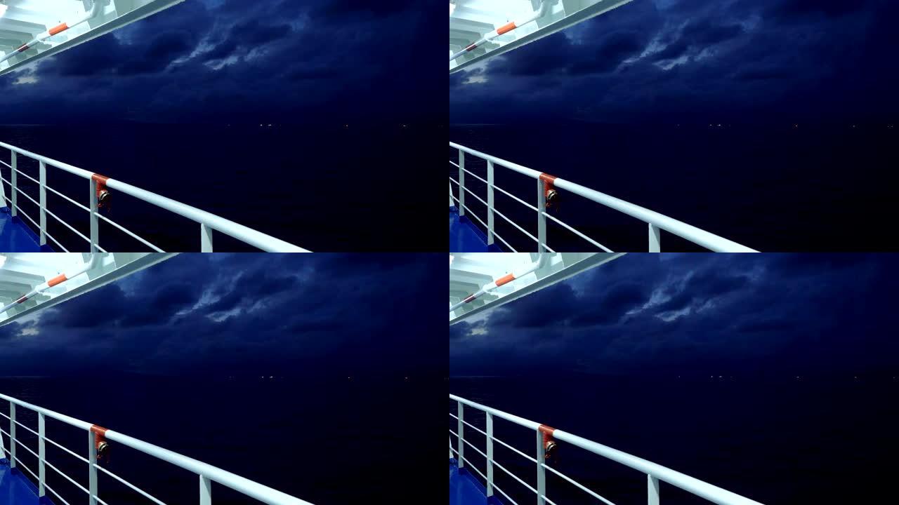 夜间漂浮在地中海上的一艘船上的乘客甲板。4K