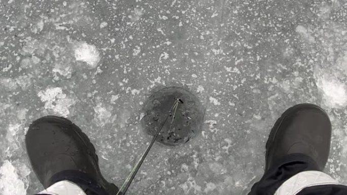 冰上钓鱼冰面冰上冰封
