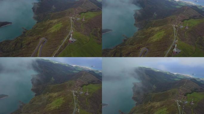 特内里费岛湖附近道路的雾状无人机拍摄