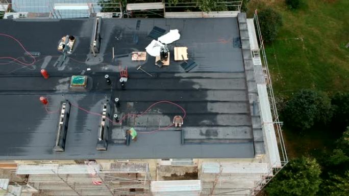 修理旧的平屋顶，天线