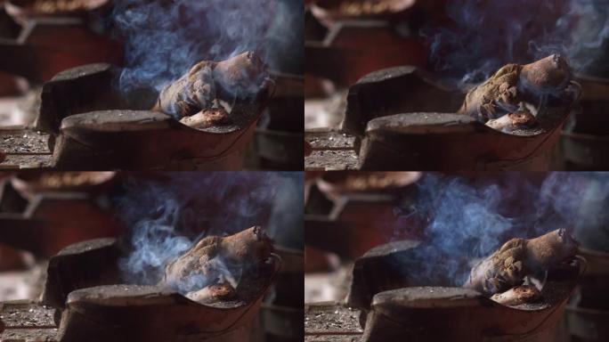 带烟雾的炉子特色美食美味制作炒菜做饭
